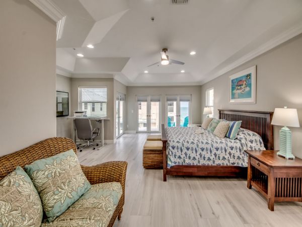 Luxurious Oceanside 3 Bedroom Vacation Home Walk To Beach