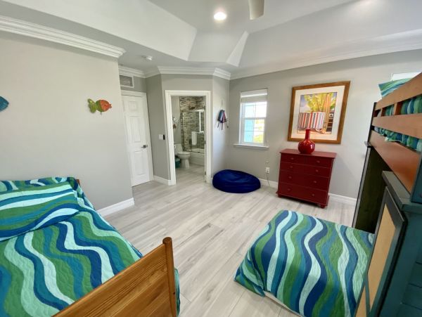 Luxurious Oceanside 3 Bedroom Vacation Home Walk To Beach
