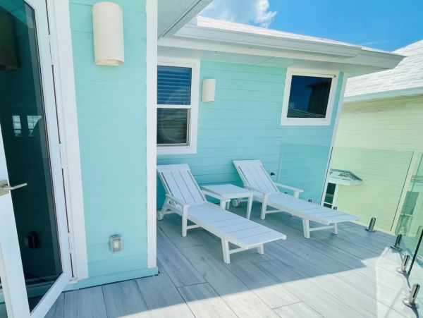 Luxurious Oceanside 3 Bedroom Vacation Home Walk To Beach