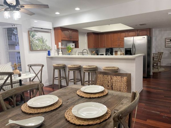 Charming Fort Myers Vacation Home Close to Beach Sleeps 10