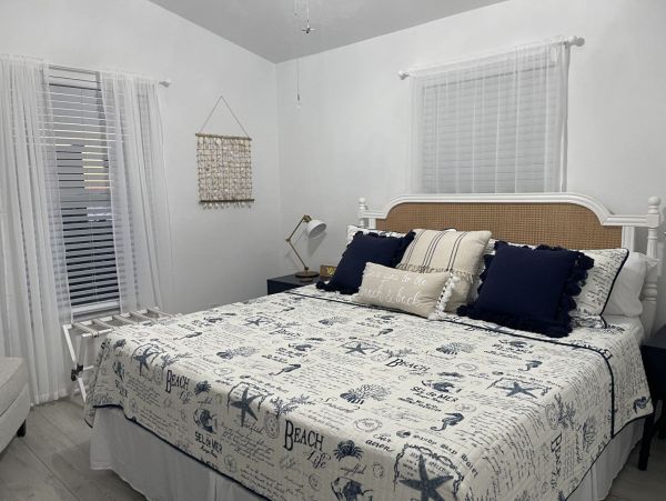 Charming Fort Myers Vacation Home Close to Beach Sleeps 10