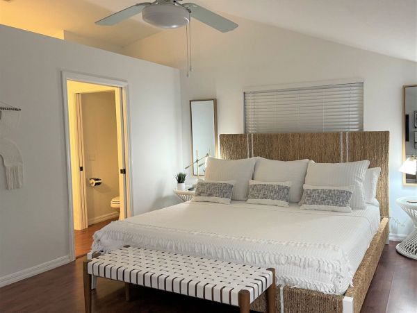 Charming Fort Myers Vacation Home Close to Beach Sleeps 10