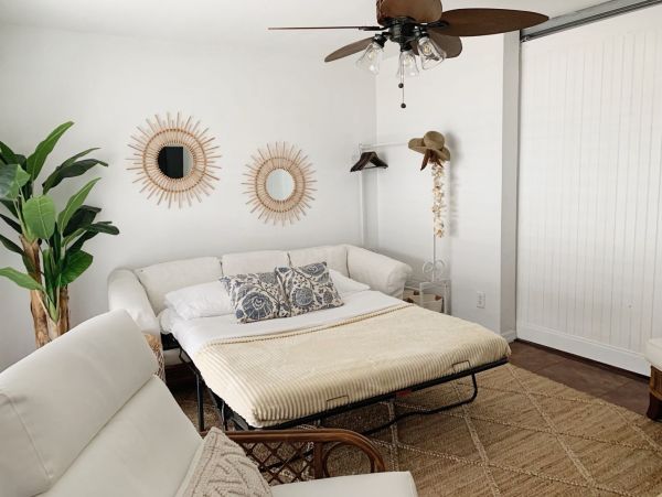 Charming Fort Myers Vacation Home Close to Beach Sleeps 10