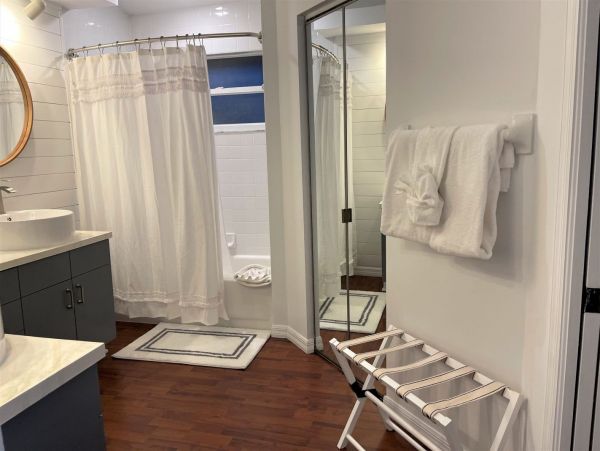 Charming Fort Myers Vacation Home Close to Beach Sleeps 10