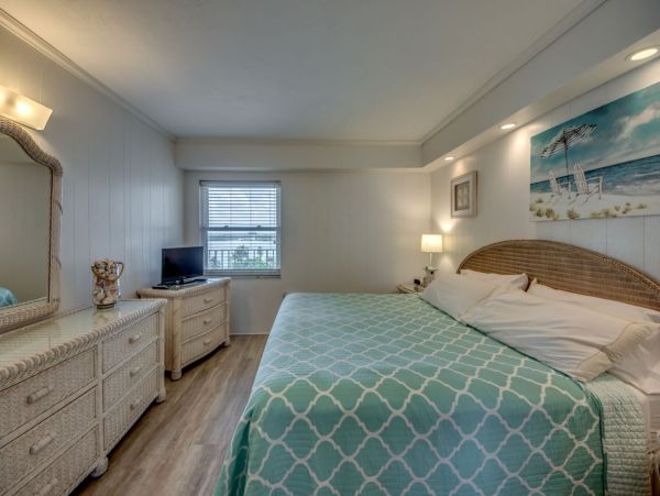 Fort Myers Beach Stroll Away 1-Bedroom Condo