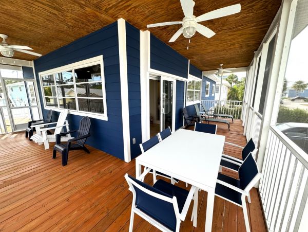 Lovely Vacation Getaway with Private Pool in Fort Myers Beach