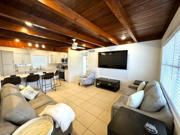 Lovely Vacation Getaway with Private Pool in Fort Myers Beach