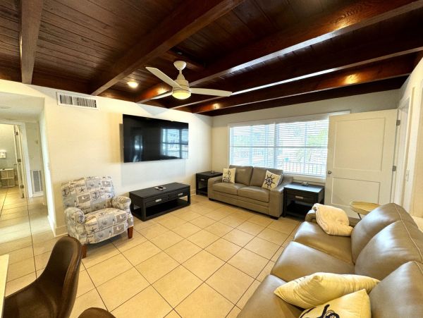 Lovely Vacation Getaway with Private Pool in Fort Myers Beach