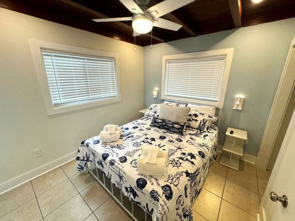 Lovely Vacation Getaway with Private Pool in Fort Myers Beach