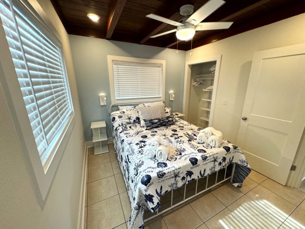 Lovely Vacation Getaway with Private Pool in Fort Myers Beach