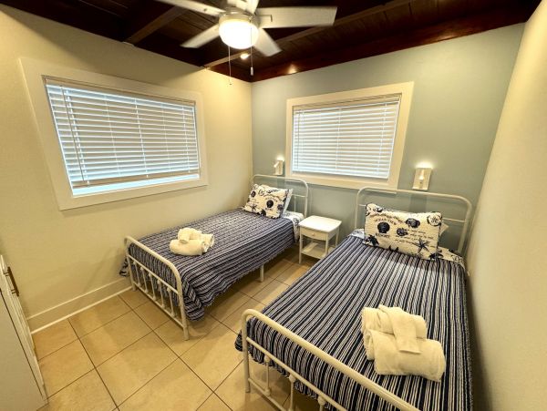 Lovely Vacation Getaway with Private Pool in Fort Myers Beach