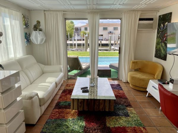 Fort Myers Home 999696