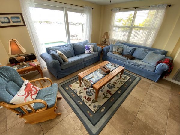 Beautiful Fort Myers Vacation Home Walk to Beach with Pool