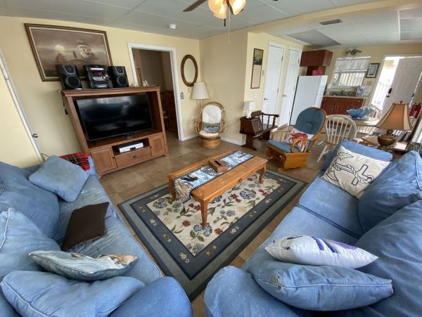 Beautiful Fort Myers Vacation Home Walk to Beach with Pool