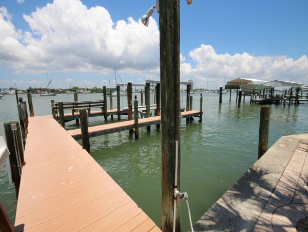 Beautiful Fort Myers Vacation Home Walk to Beach with Pool