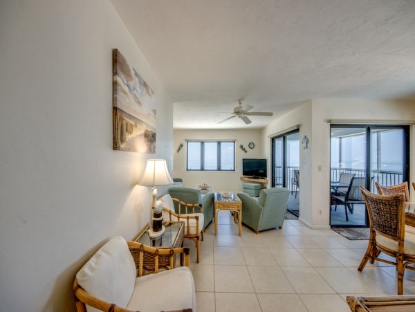 Fort Myers Two Bedroom Top-Floor Beachfront Condo