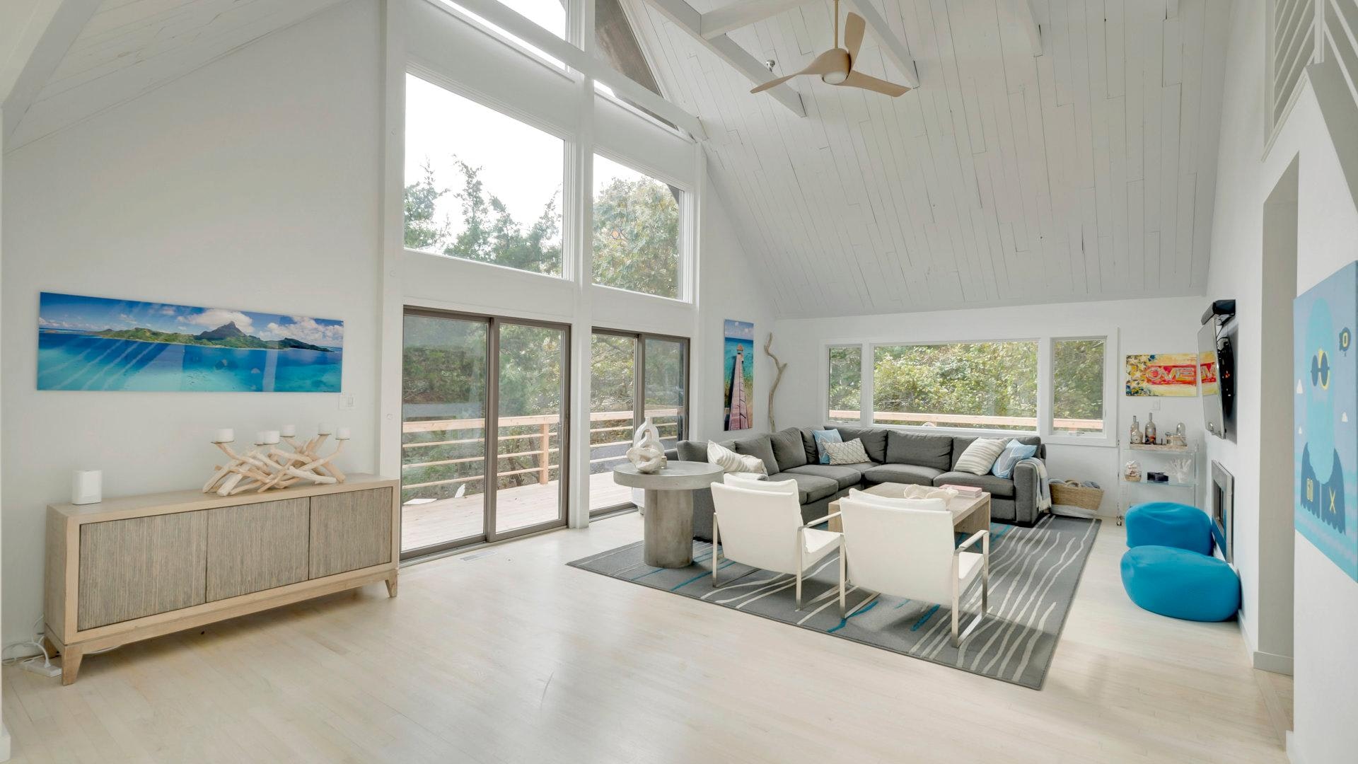 Beautiful Hamptons Vacation Rental Home with Private Hot Tub