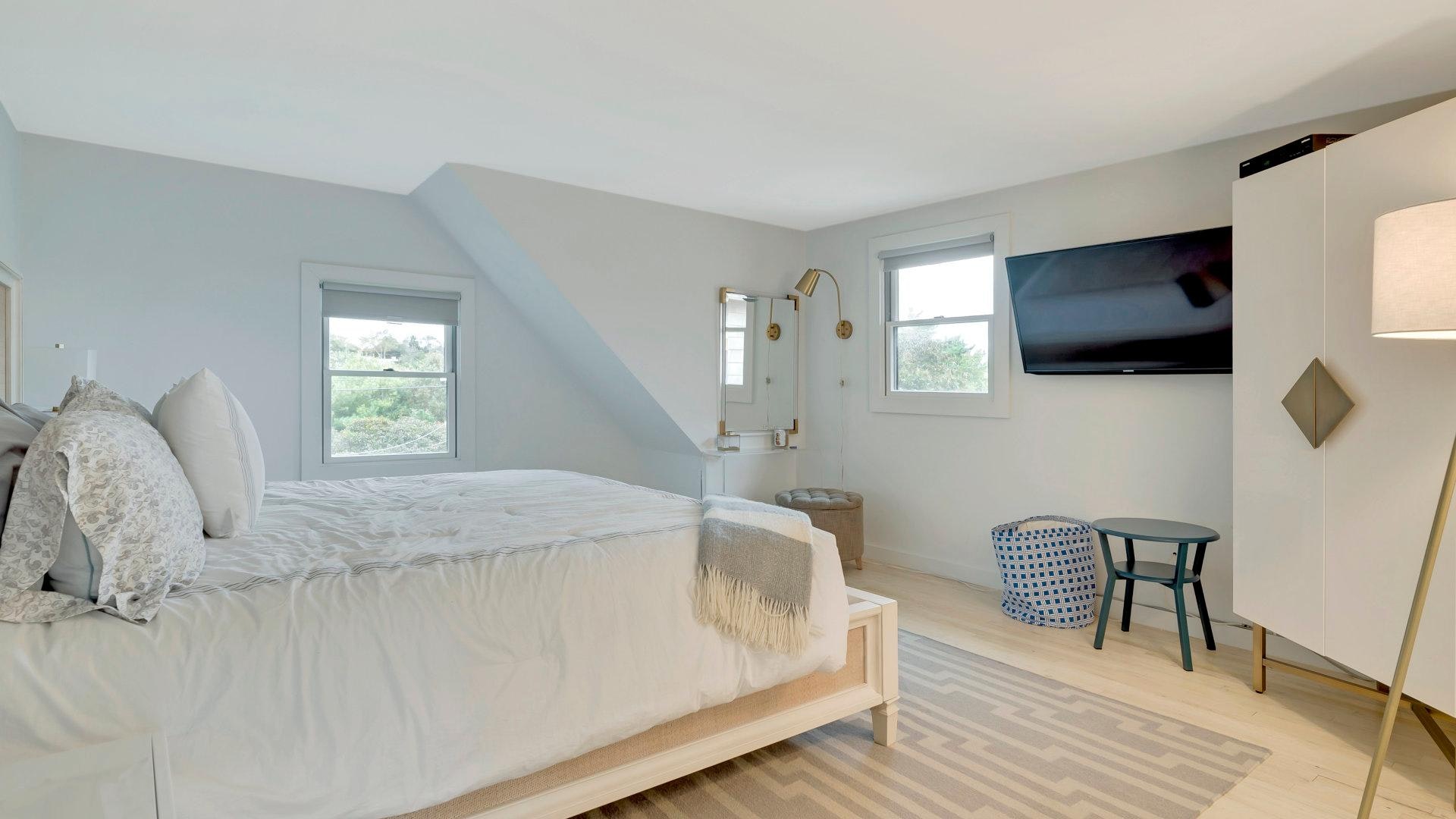 Beautiful Hamptons Vacation Rental Home with Private Hot Tub