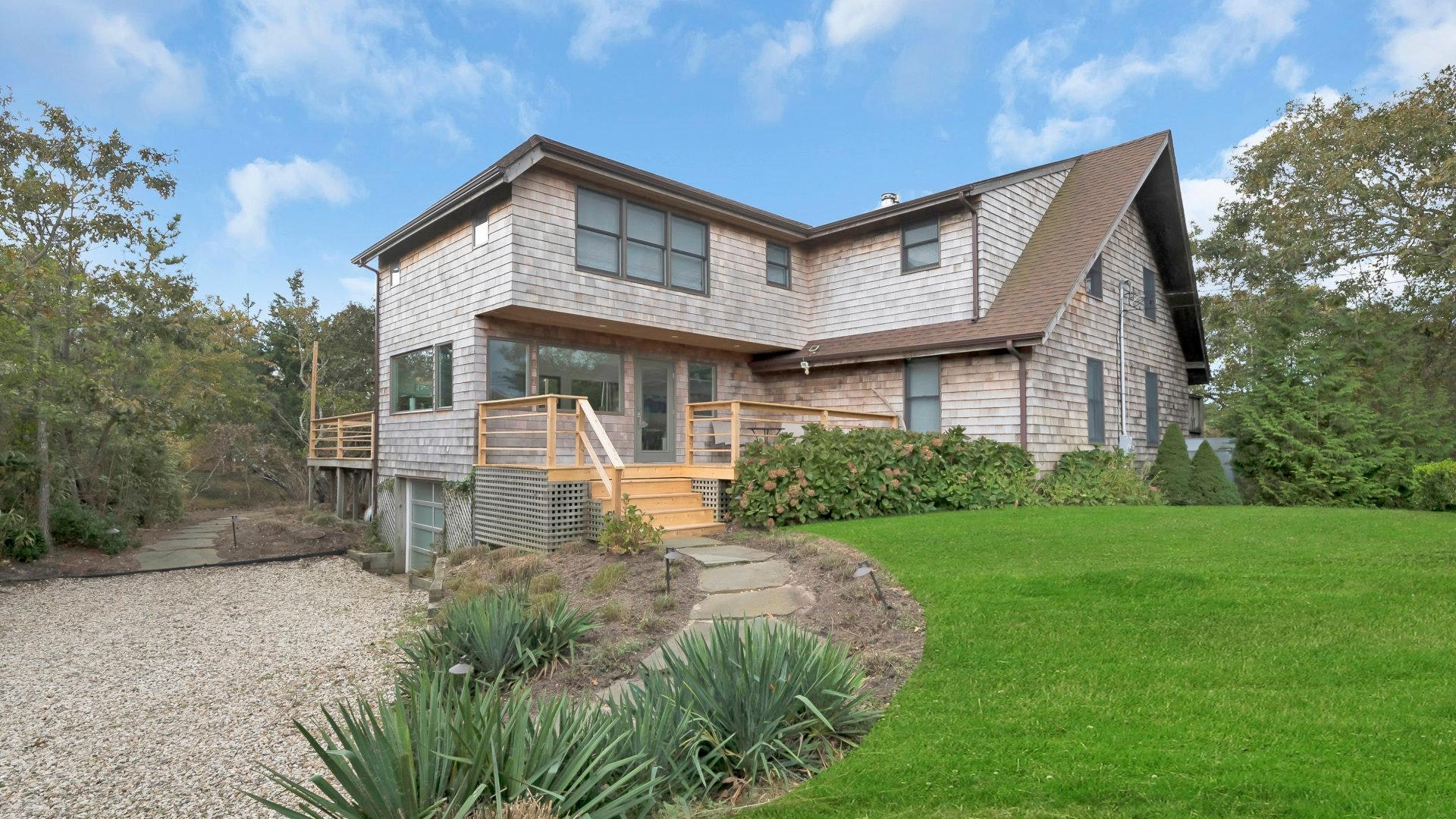 Beautiful Hamptons Vacation Rental Home with Private Hot Tub