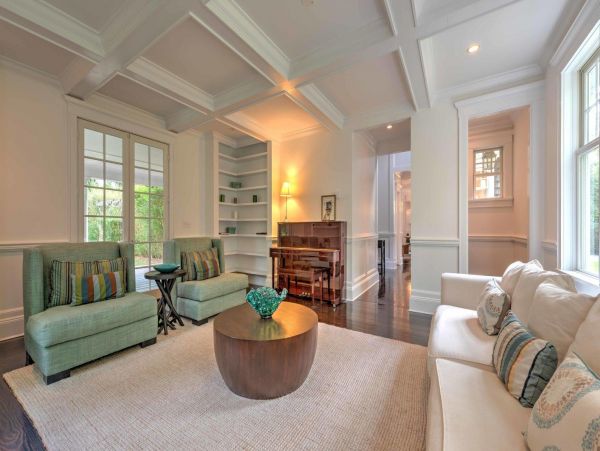 Southampton Vacation Home Six Bedroom with Pool