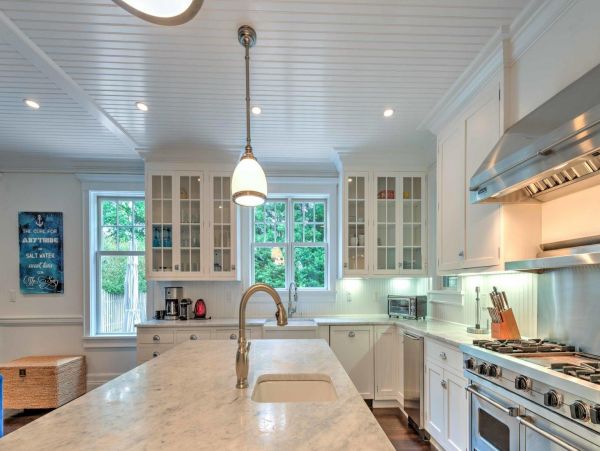 Southampton Vacation Home Six Bedroom with Pool