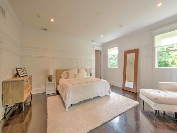 Southampton Vacation Home Six Bedroom with Pool