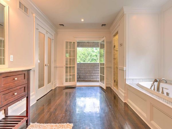 Southampton Vacation Home Six Bedroom with Pool