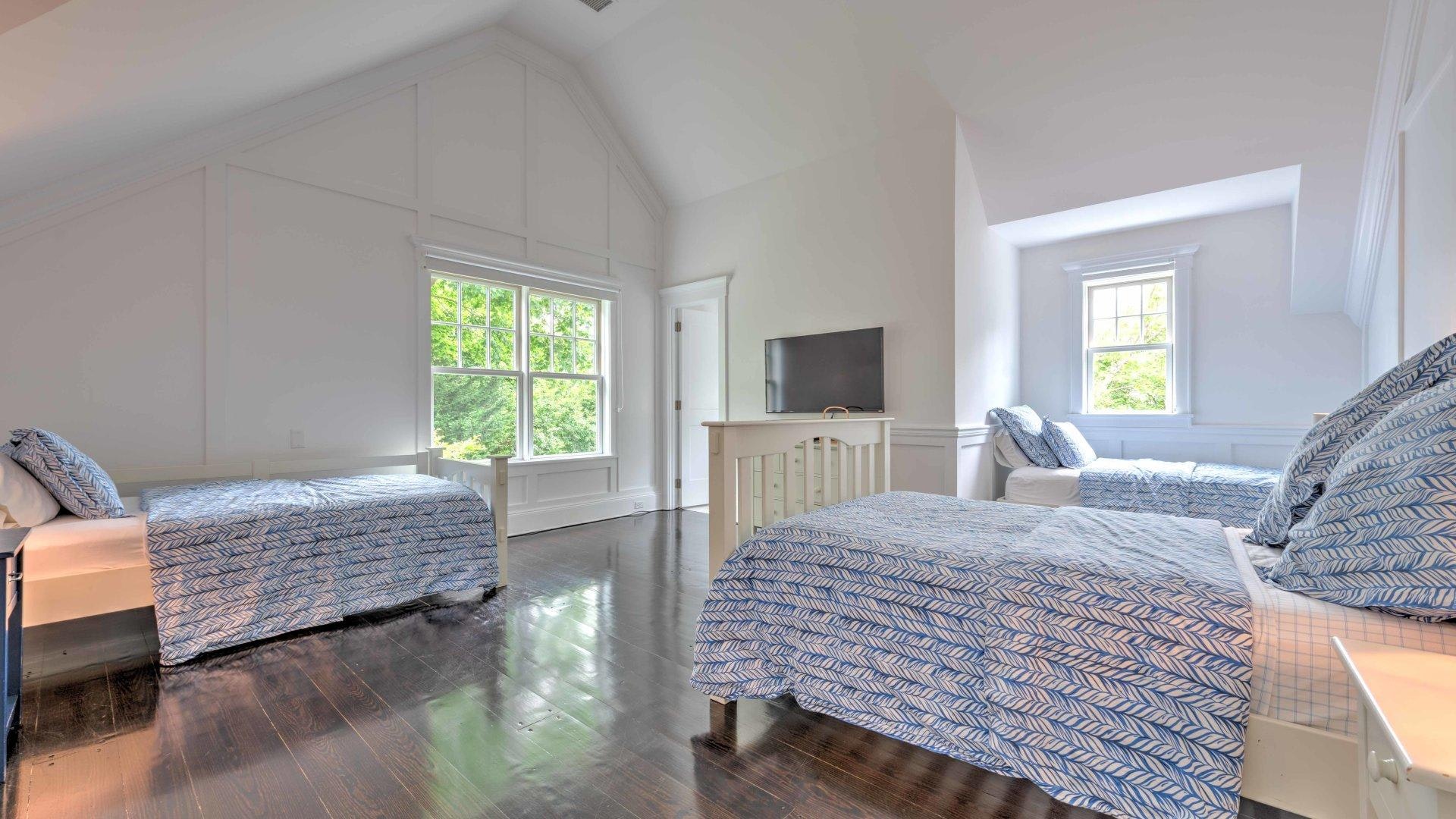 Southampton Vacation Home Six Bedroom with Pool