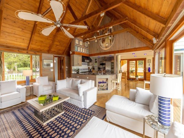 Beautiful Hamptons Vacation Rental Home with Private Pool