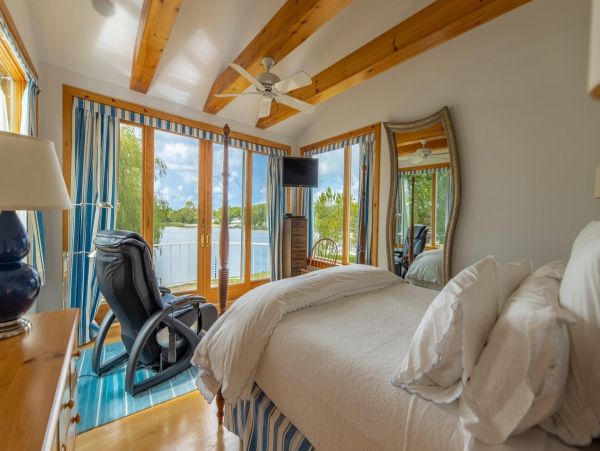 Beautiful Hamptons Vacation Rental Home with Private Pool