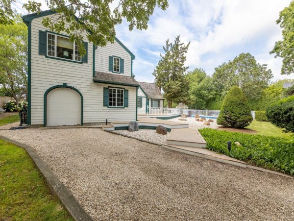 Beautiful Hamptons Vacation Rental Home with Private Pool