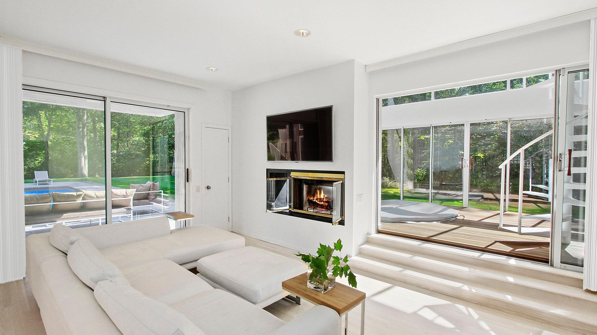 Gorgeous Hamptons Vacation Home with Private Pool Sleeps 12