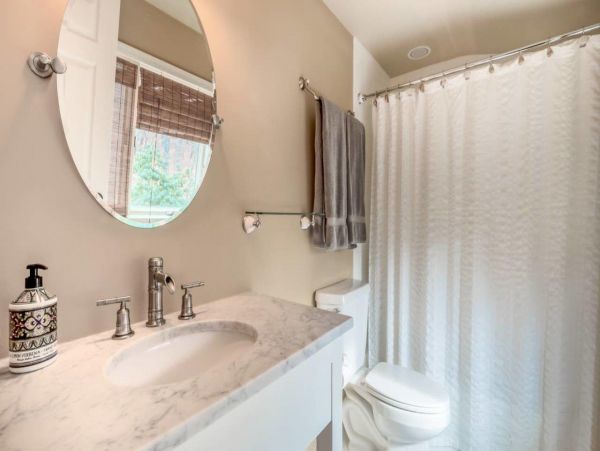 Southampton Four Bedroom Vacation Home 10 Guests
