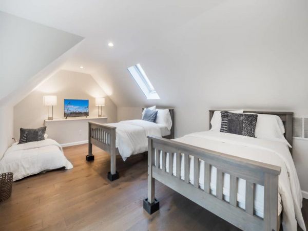 Southampton Four Bedroom Vacation Home 10 Guests