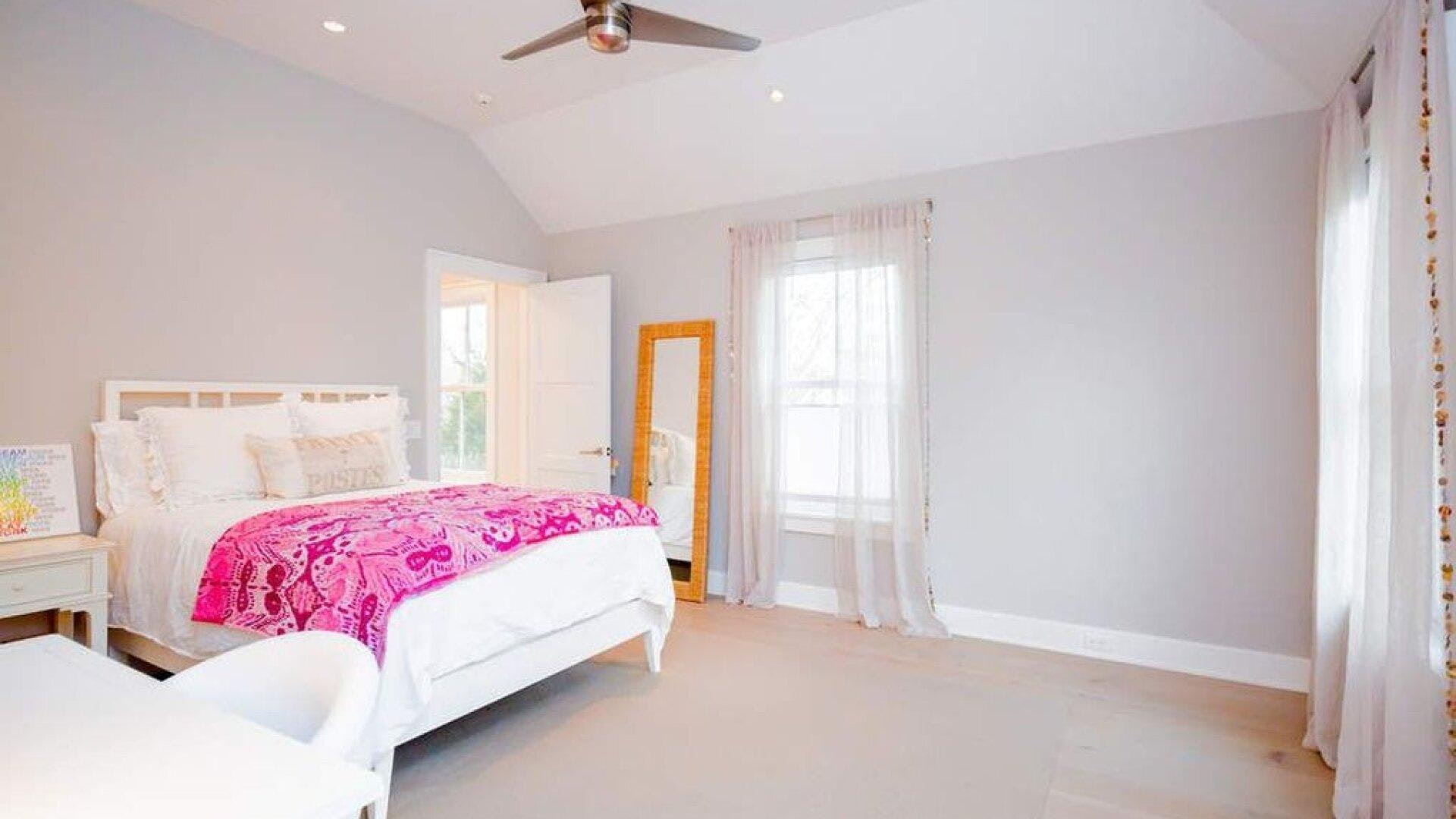 East Hamptons Vacation Home Six Bedroom with Pool
