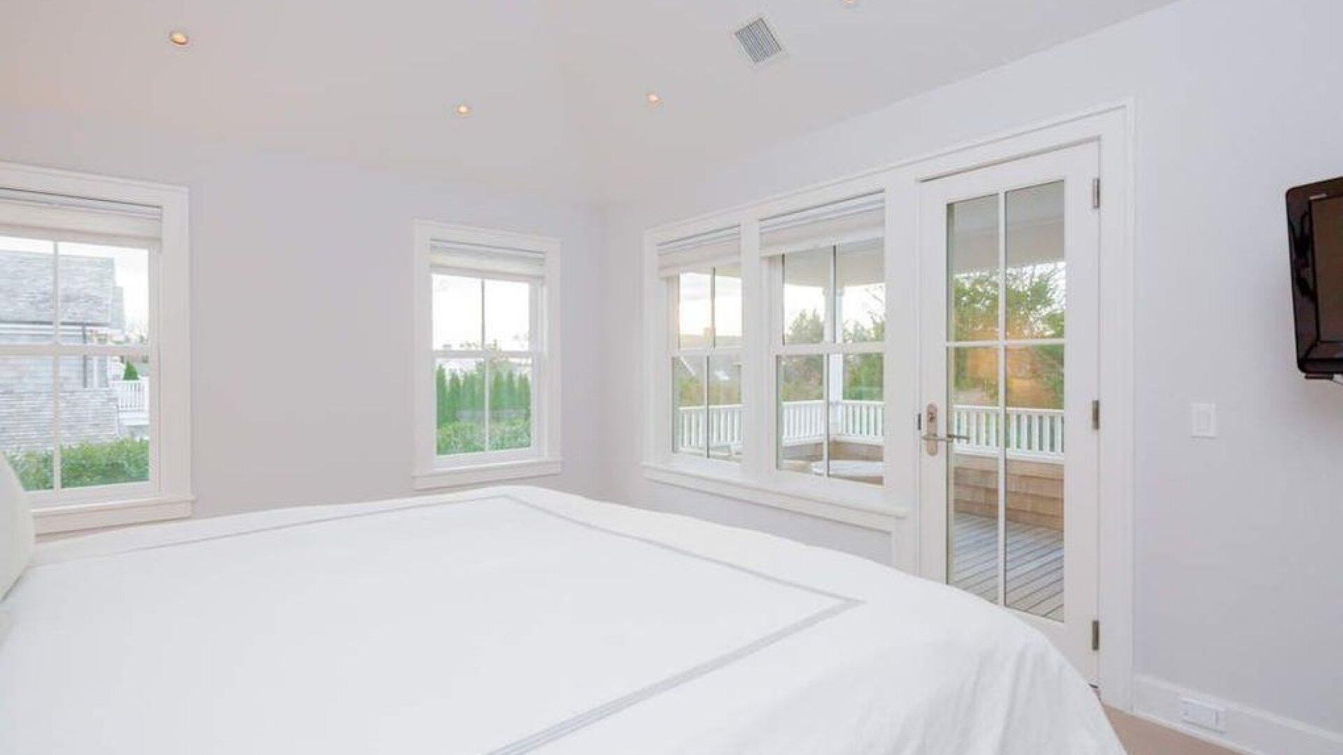 East Hamptons Vacation Home Six Bedroom with Pool