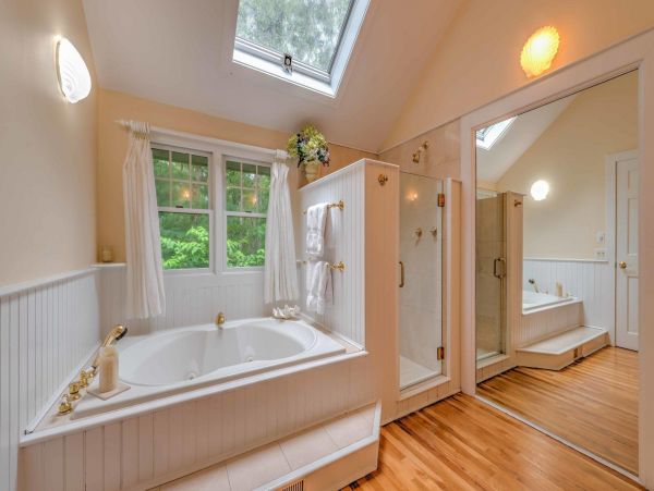 East Hampton Luxury Vacation Pool Home
