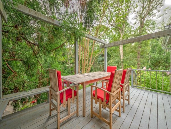 East Hampton Luxury Vacation Pool Home