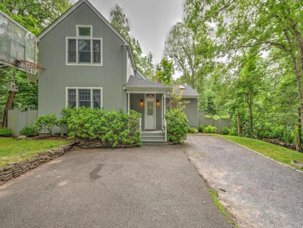East Hampton Luxury Vacation Pool Home
