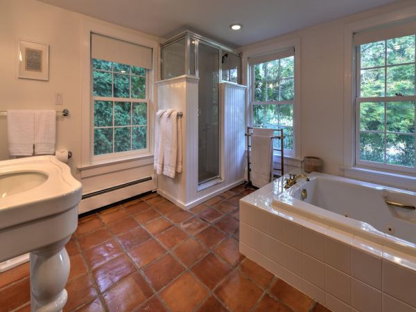 Walk to Beach Hamptons Vacation Home Six Bedroom