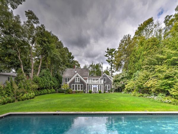 Walk to Beach Hamptons Vacation Home Six Bedroom