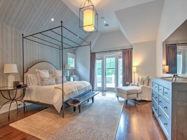 East Hampton Vacation Home Six Bedroom with Pool