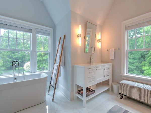 East Hampton Vacation Home Six Bedroom with Pool