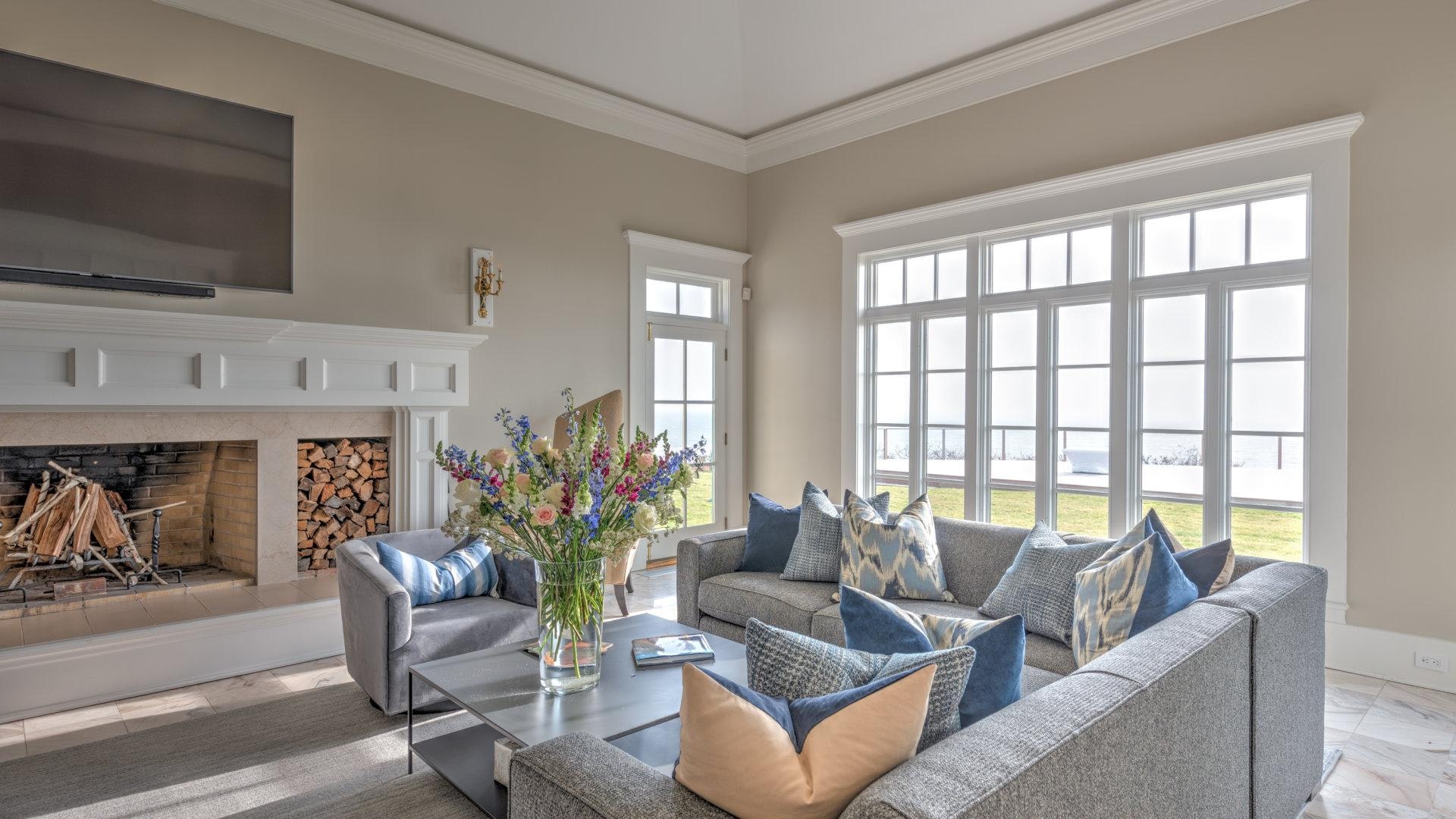 Luxury Vacation Home with Pool in Hamptons Walk To Beach
