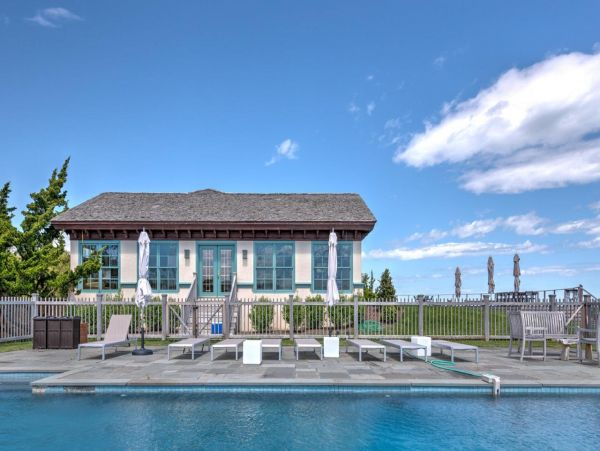 Luxury Vacation Home with Pool in Hamptons Walk To Beach