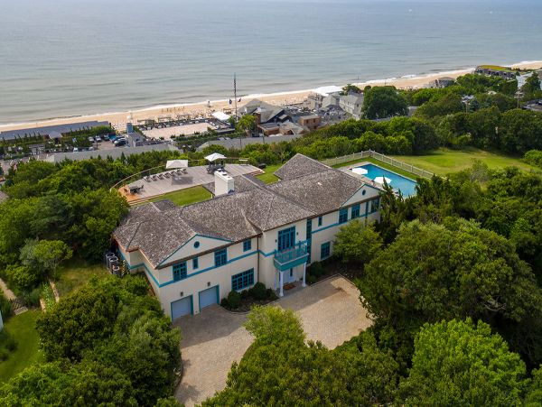 Luxury Vacation Home with Pool in Hamptons Walk To Beach