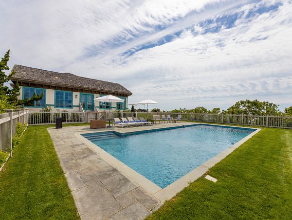 Luxury Vacation Home with Pool in Hamptons Walk To Beach