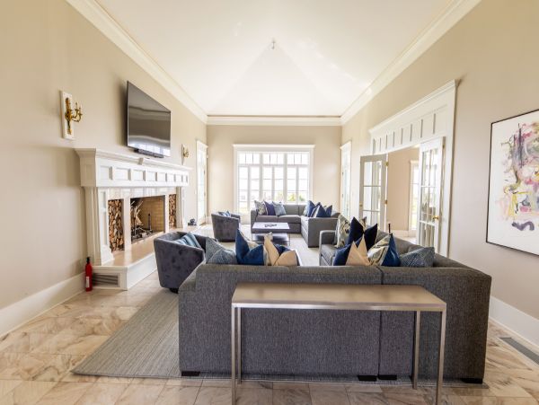 Luxury Vacation Home with Pool in Hamptons Walk To Beach