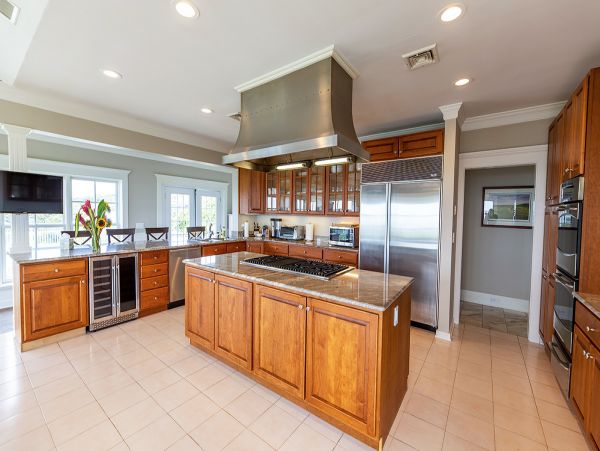 Luxury Vacation Home with Pool in Hamptons Walk To Beach