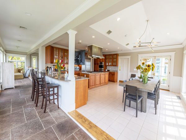 Luxury Vacation Home with Pool in Hamptons Walk To Beach
